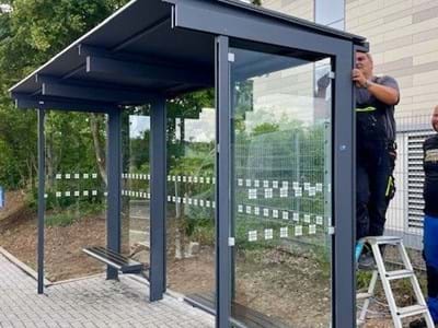 Bushaltestelle Mittelschule.jpg